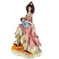 Фигурка из фарфора Дама с ребенком (Материнство)