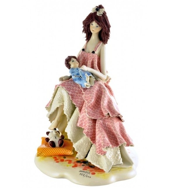 Фигурка из фарфора Дама с ребенком (Материнство)