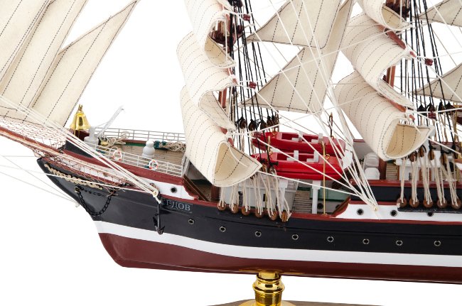 Модель парусного корабля Седов 80 см, фотография снова