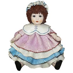 Фарфоровая статуэтка Кукла в чепчике