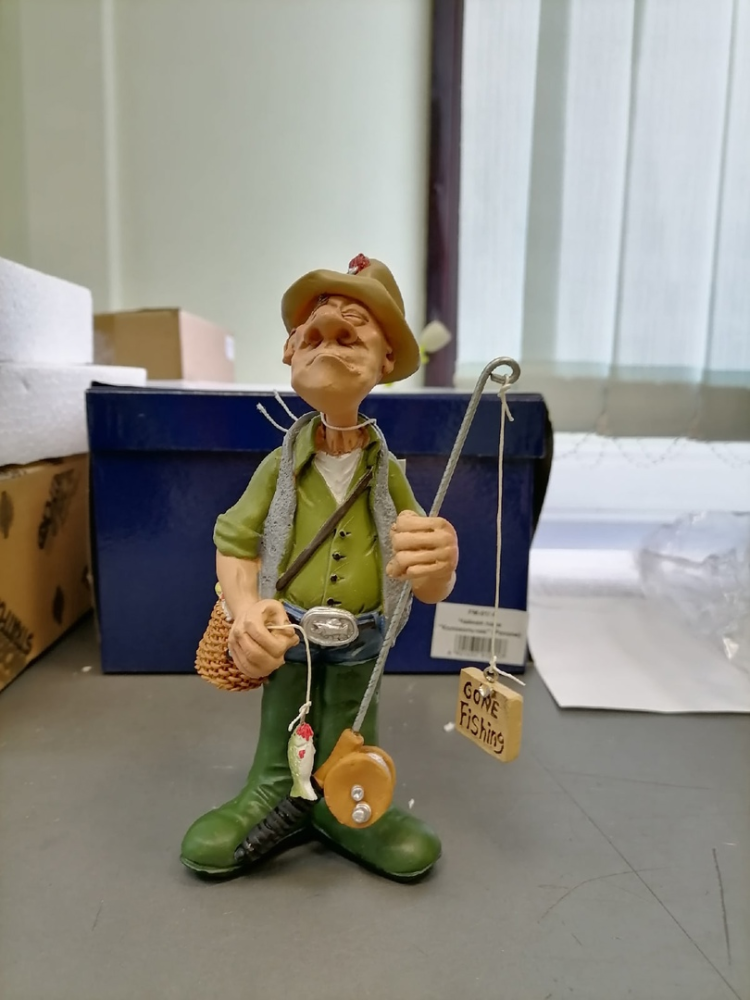 Маленькая Фигурка Рыбак Кормилец The Comical World of Stratford RV-176, фото со склада портретный вид