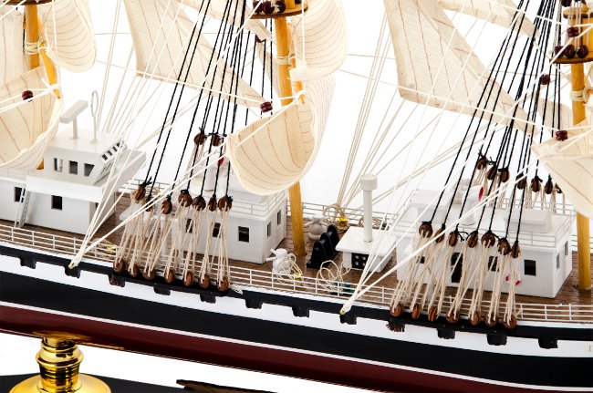 Модель парусного корабля Паллада 80 см, фотография крупным планом