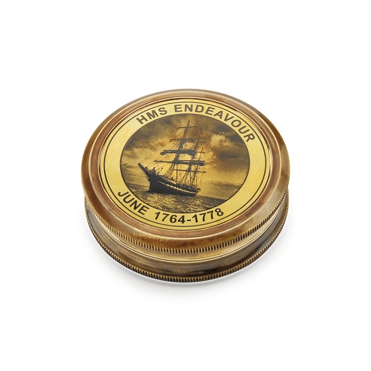 Компас морской HMS Endeavour, фотография в закрытом виде