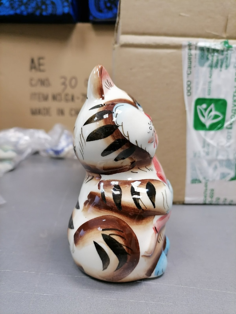 Фигурка Кот обжора Цветная гжель ГЛ-458, фото со склада вид профиль