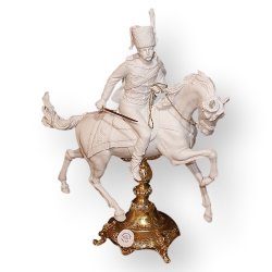 Фарфоровая статуэтка Гусар на коне (белое исполнение)