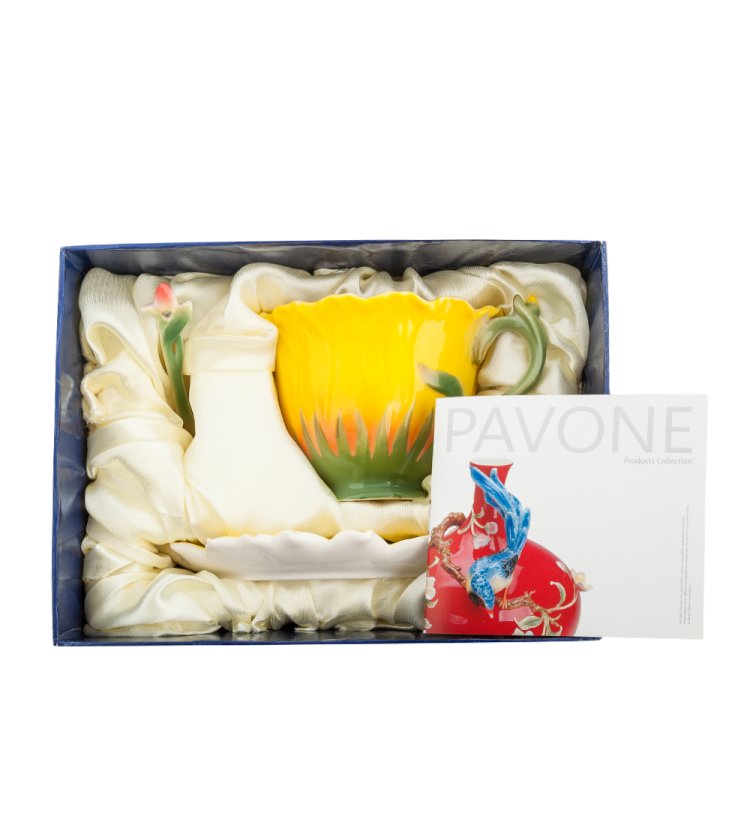 Чайная пара из фарфора с ложечкой Подсолнух Pavone FM-01/23, фотография в упаковке