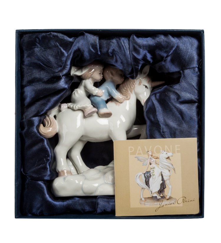 Музыкальная статуэтка Жених и невеста на единороге Pavone JP-45/19, фотография в упаковке