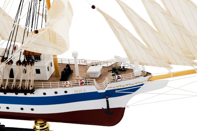 Модель парусного корабля Мир 80 см, фотография носовой части корабля