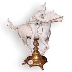 Статуэтка из фарфора Карабинер на коне (белое исполнение)