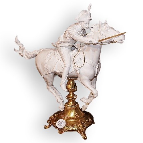 Статуэтка из фарфора Карабинер на коне (белое исполнение)