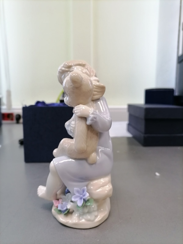 Статуэтка из фарфора Девочка с медвежонком Pavone JP-29/63, фото со склада профиль