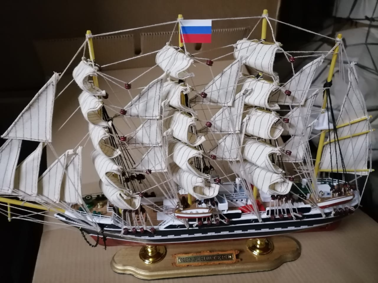 Модель корабля Крузенштерн 52 см, фото со склада приближенный вид