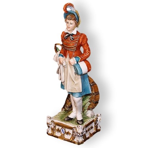 Статуэтка из фарфора Маркитантка