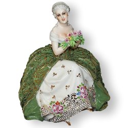 Фарфоровая статуэтка Дама, сидящая в кресле с цветами