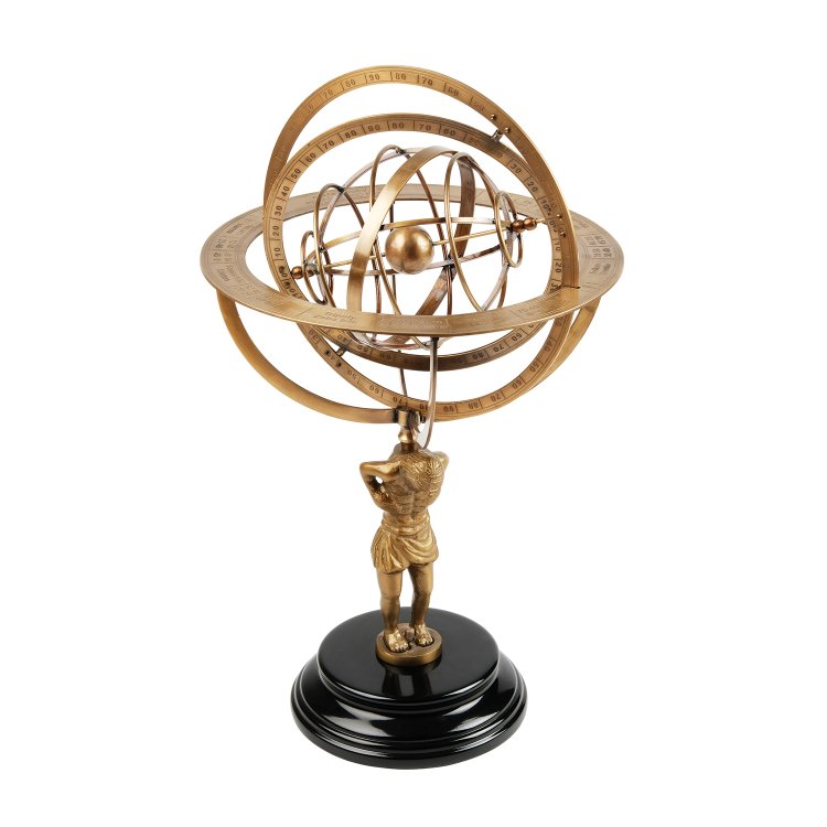 Армиллярная сфера на плечах человека 