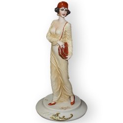 Фарфоровая статуэтка Дама с сумочкой
