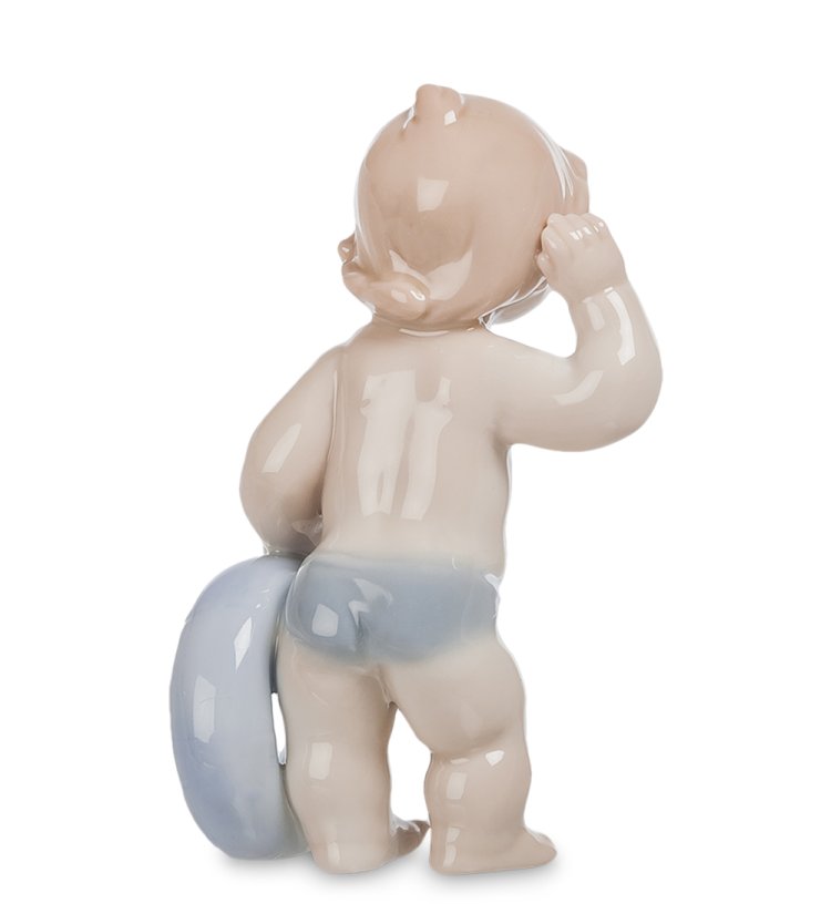 Статуэтка из фарфора Мальчик на пляже Pavone JP-45/12, фотография со спины