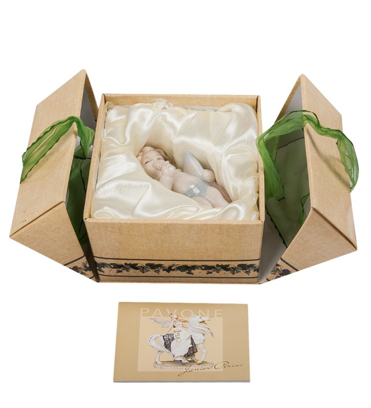 Статуэтка из фарфора Мальчик на пляже Pavone JP-45/12, фотография в упаковке