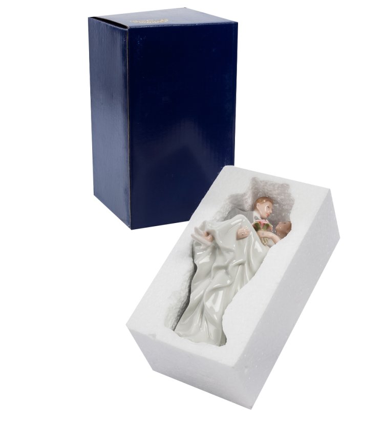 Статуэтка из керамики Жених и Невеста Pavone CMS-10/30, фотография в упаковке