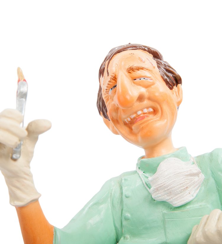 Маленькая Статуэтка Стоматолог с удаленным зубом - The Dentist Forchino FO-84005, портретный вид