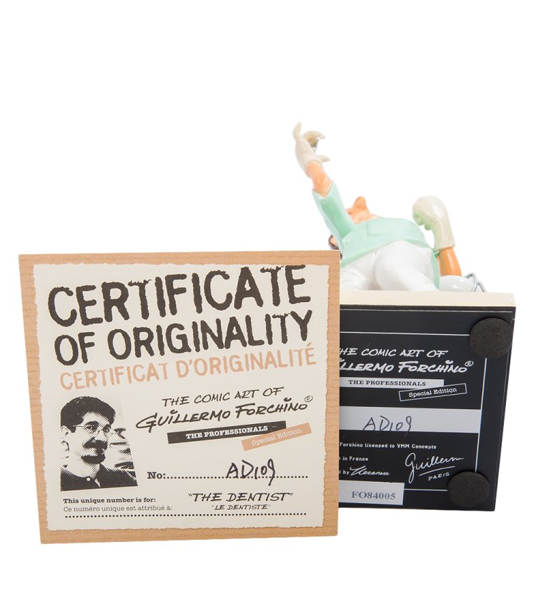 Маленькая Статуэтка Стоматолог с удаленным зубом - The Dentist Forchino FO-84005, сертификат