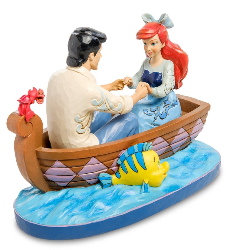 Статуэтка Ариэль и принц Эрик - Первый поцелуй Disney Traditions, вид со стороны