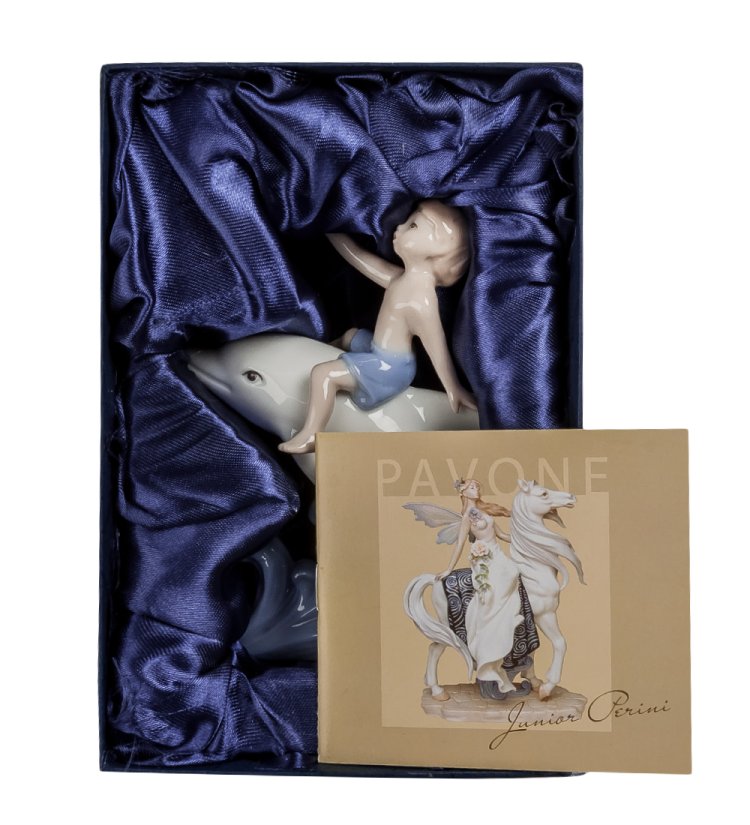 Статуэтка из фарфора Мальчик и дельфин Pavone JP-45/ 6, фотография в упаковке