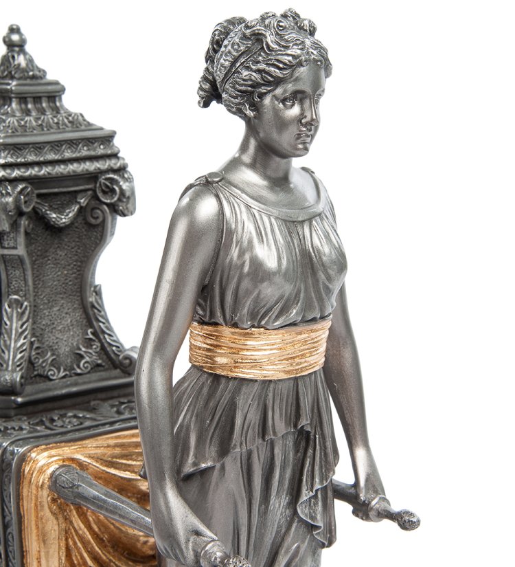 Часы в стиле барокко Уходящее время с золотыми деталями Veronese WS-613, увеличенный вид девушки