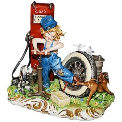 Статуэтка из фарфора Работник бензоколонки