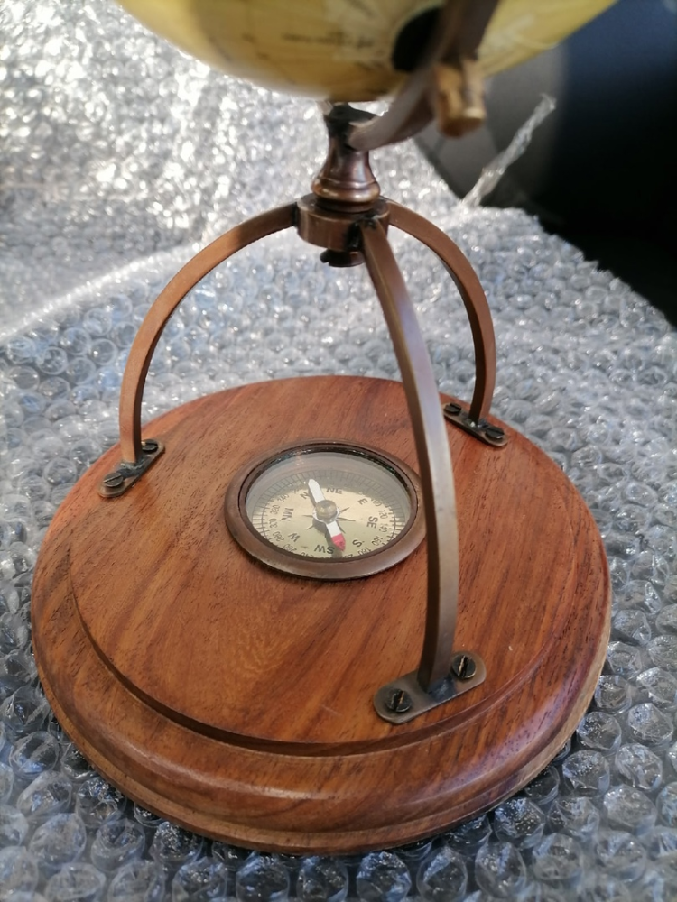 Декоративный глобус с компасом, диаметр 15 см, фото со склада вид снизу