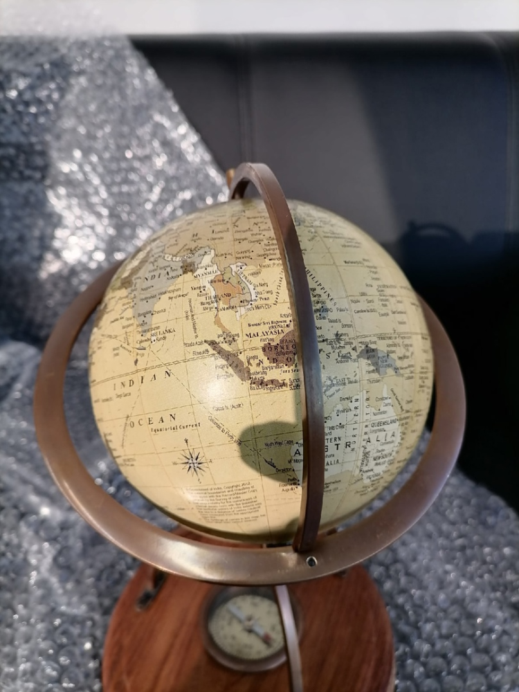 Декоративный глобус с компасом, диаметр 15 см, фото со склада вид сверху