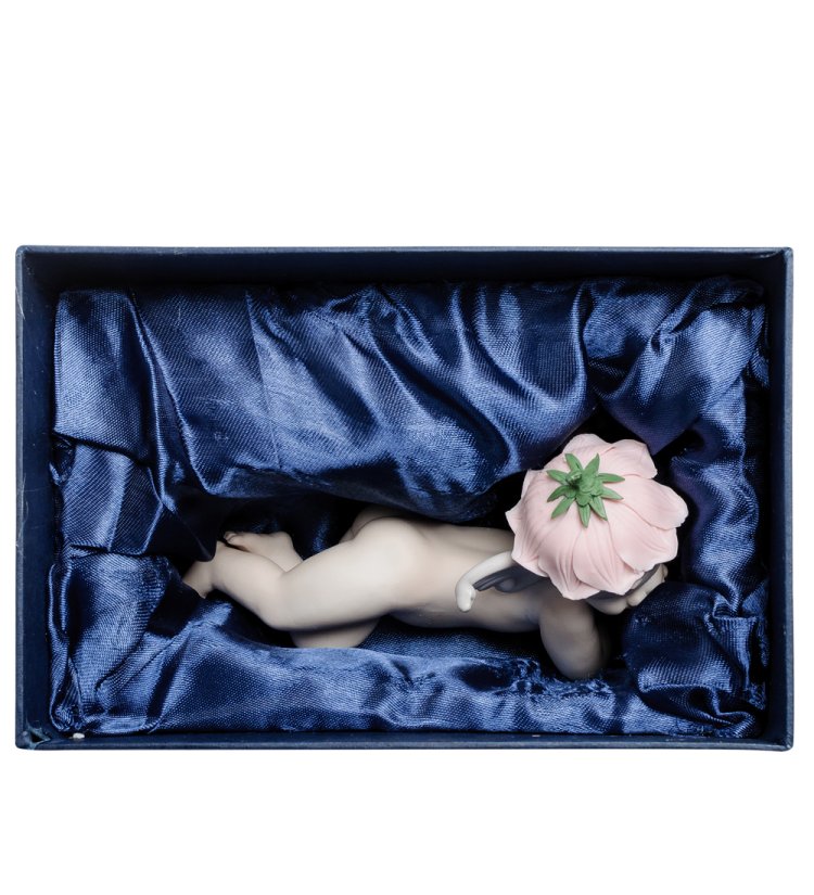 Статуэтка из бисквитного фарфора Амурчик лежит Pavone JP-13/ 1, фотография в упаковке