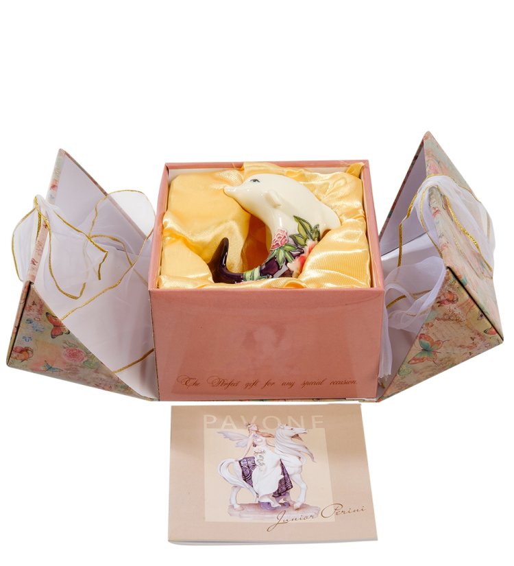 Статуэтка из фарфора дельфин, роспись Гвоздика Pavone JP-44/13, фотография в упаковке