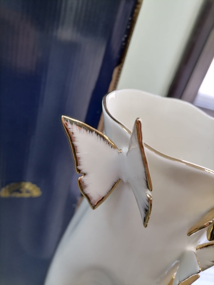 Высокая ваза для цветов из фарфора Бабочки Pavone FM-66/ 1, фото со склада увеличенный вид бабочки