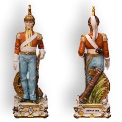 Статуэтка из фарфора Драгун