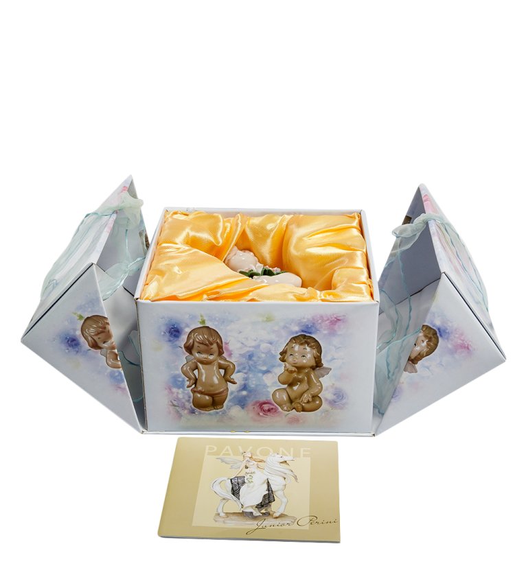 Статуэтка из фарфора Мальчик-ангелочек на край полки Pavone JP-49/ 5, фотография в упаковке