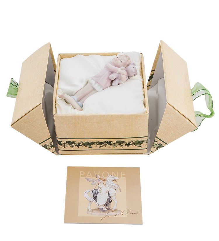 Фигурка из фарфора Девочка и плюшевый мишка Pavone JP-29/54, фотография в упаковке