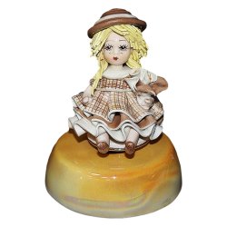 Статуэтка из фарфора музыкальная Кукла с цветами