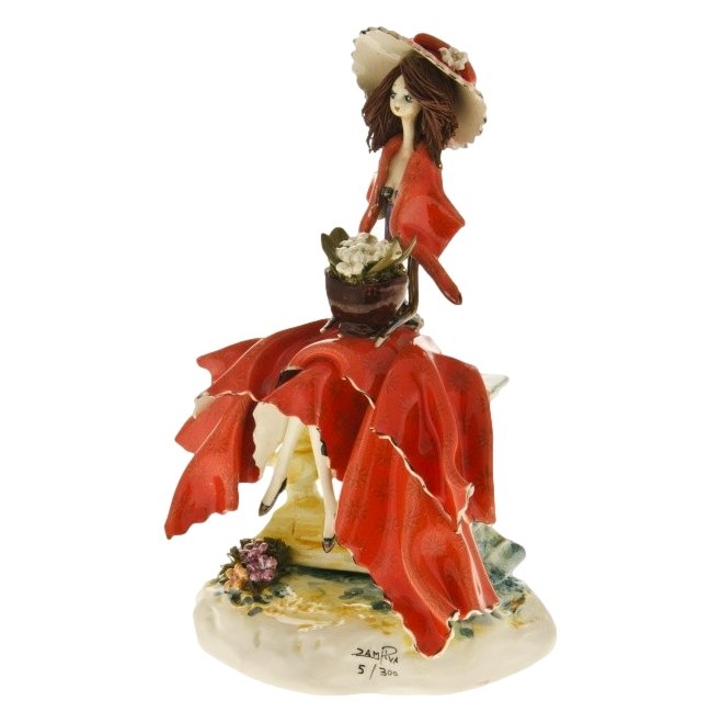Статуэтка из фарфора Дама в красном