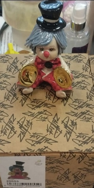 Статуэтка из фарфора Клоун - мальчик с тарелками, фото со склада