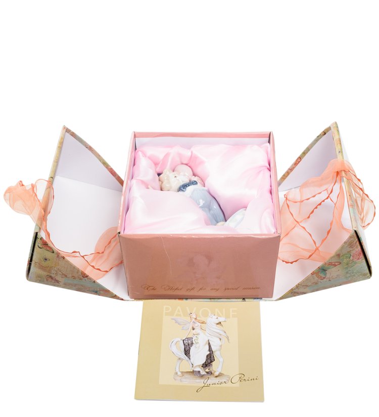 Статуэтка из фарфора Маленький клоун с воздушным шариком Pavone JP-19/13, фотография в упаковке