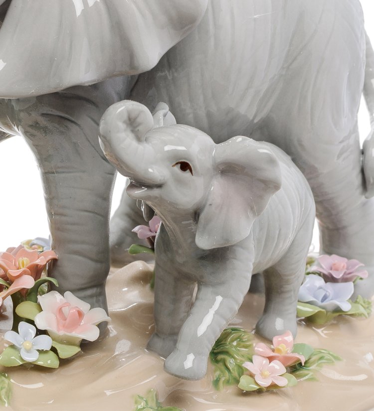Статуэтка из керамики Слониха со слоненком Pavone CMS-15/90, фотография крупным планом
