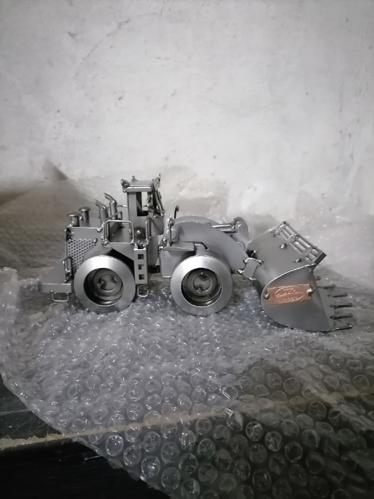 Фигурка из металла Бульдозер 460 Hinz & Kunst, фото со склада вид профиль