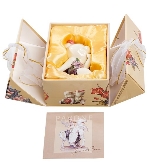 Фигурка из фарфора Хрюша с фиолетовым цветком Pavone JP-111/13, упаковочный вид