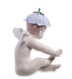 Статуэтка из бисквитного фарфора Амурчик сидит