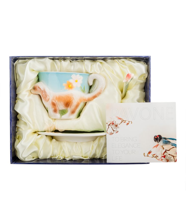 Чайная пара из фарфора с ложечкой Спаниель Pavone FM-69/ 4, фотография в упаковке