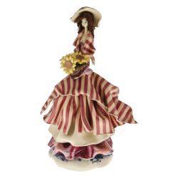 Статуэтка из фарфора Дама с корзиной