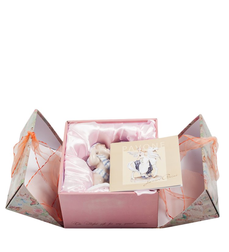 Статуэтка из фарфора Пара маленьких Ангелочков Pavone JP-47/13, фотография в упаковке