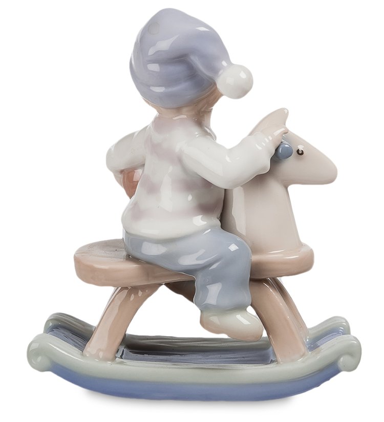 Статуэтка из фарфора Мальчик на Лошадке с мячиком Pavone JP-36/17, фотография сбоку