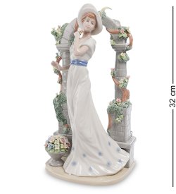 Статуэтка из керамики Леди у арки